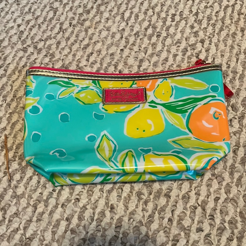 LiIly Pulitzer makeup bag